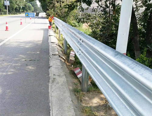 高速公路波形護欄